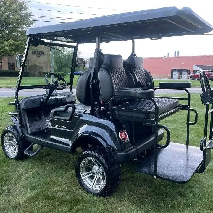 2023 Epic EV E40L 4 SEATER ELECTRIC - Image 3