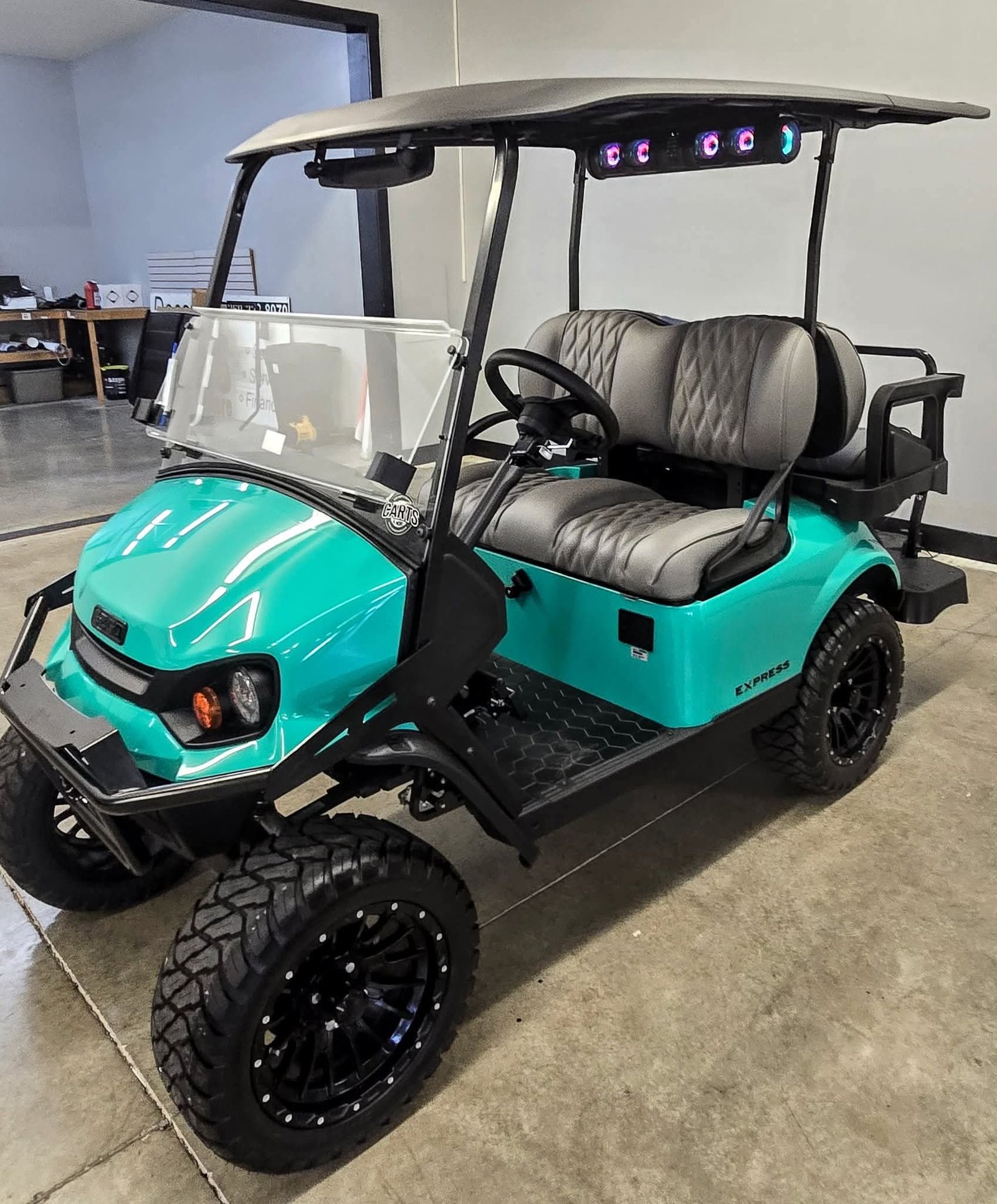 2025 E-Z-GO Express 4 SEATER GAS - Image 2