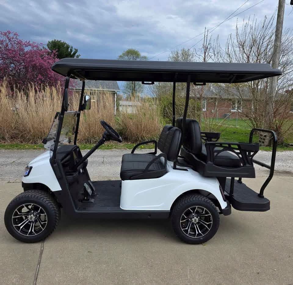2025 Madjax E-Series Lithium 4 SEATER ELECTRIC - Image 3