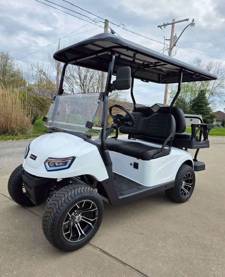 2025 Madjax E-Series Lithium 4 SEATER ELECTRIC - Image 2