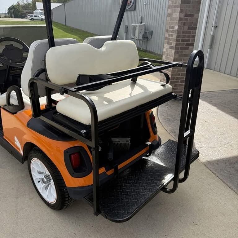 EZGO RXV 4 SEATER ELECTRIC - Image 3