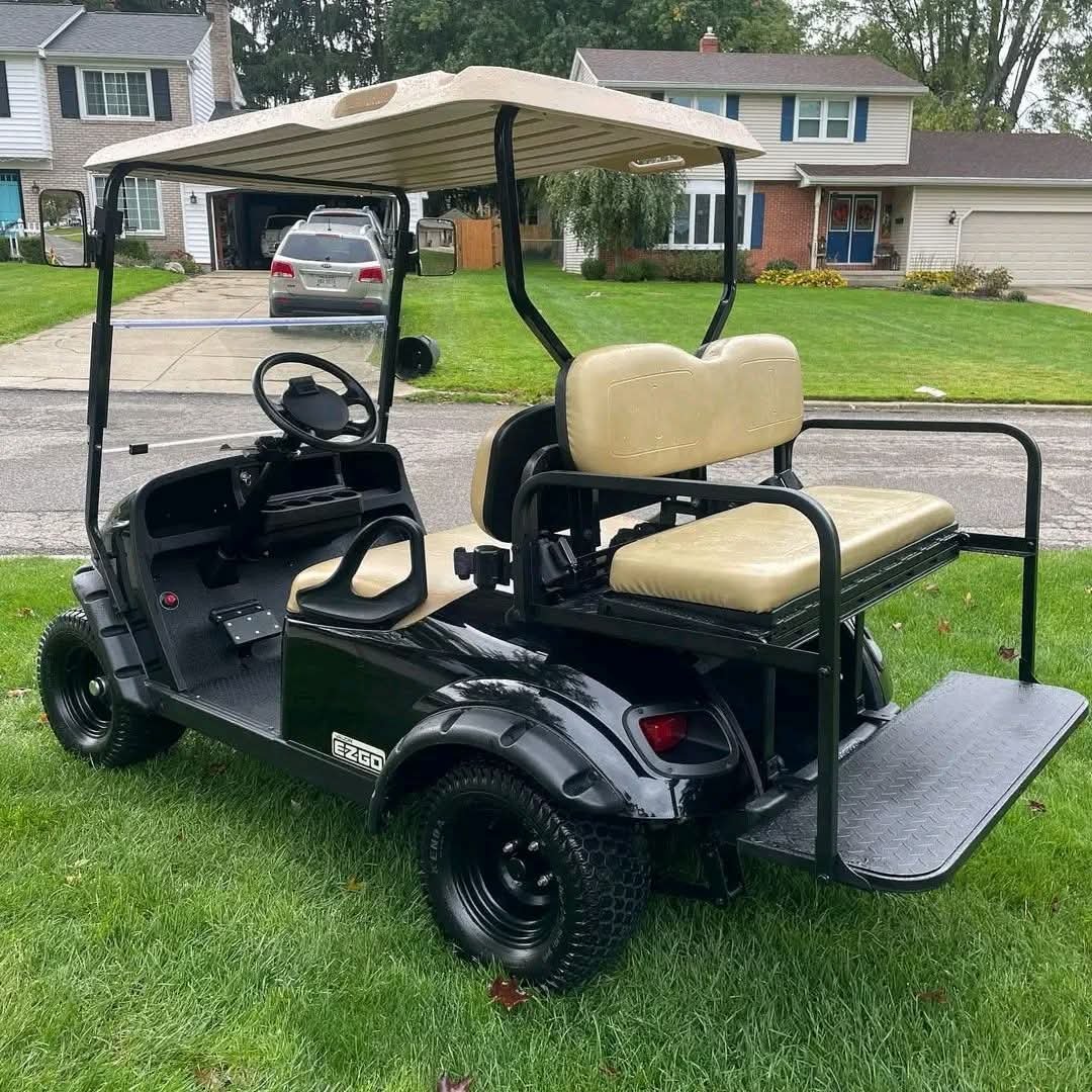 2016 EZGO TXT VALOR 4 SEATER GAS - Image 10
