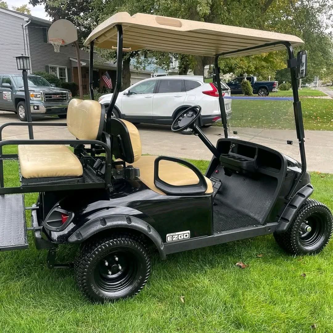 2016 EZGO TXT VALOR 4 SEATER GAS - Image 2